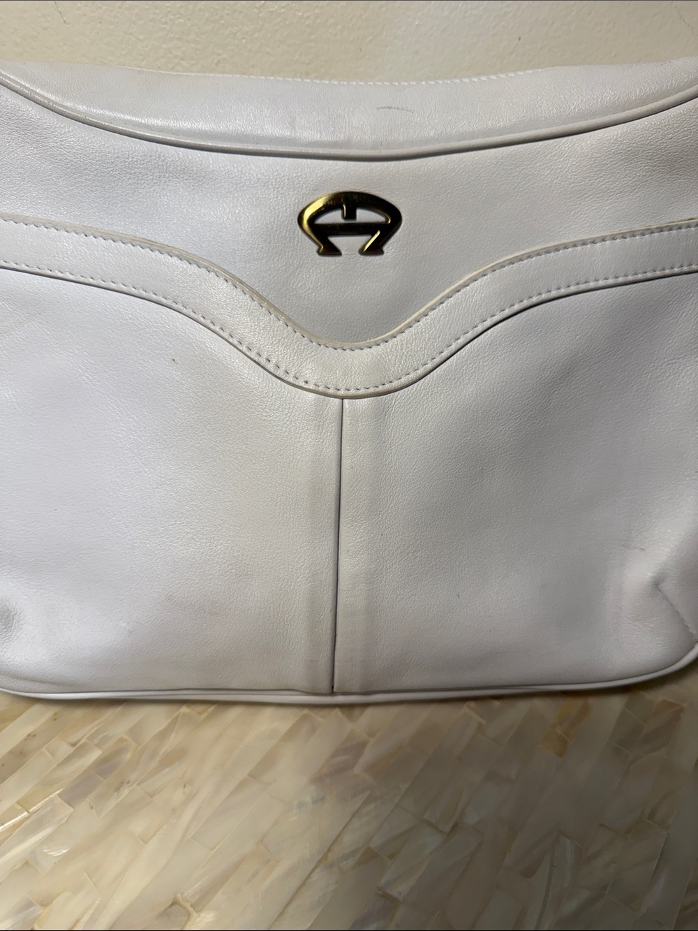 Etienne Aigner White Leather Shoulder Bag with Gold-Tone Logo - Picture 2 of 6